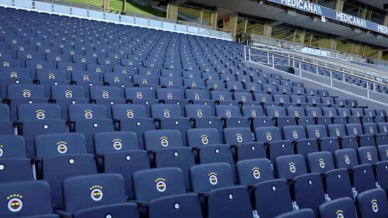 Fenerbahçe'de tartışmalara neden olan tribün yenilendi