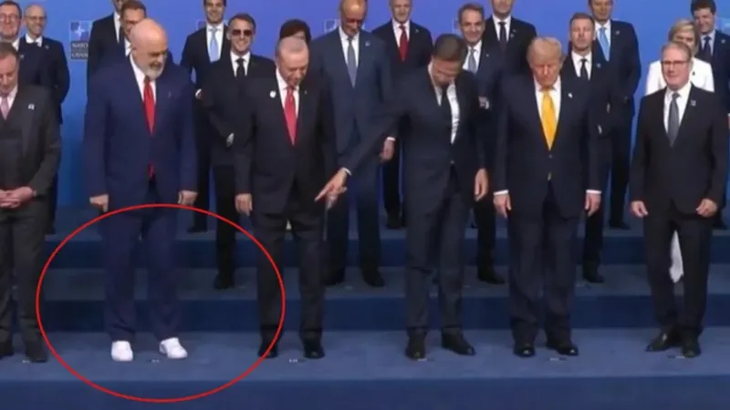 NATO zirvesinde çok konuşulan ayakkabı