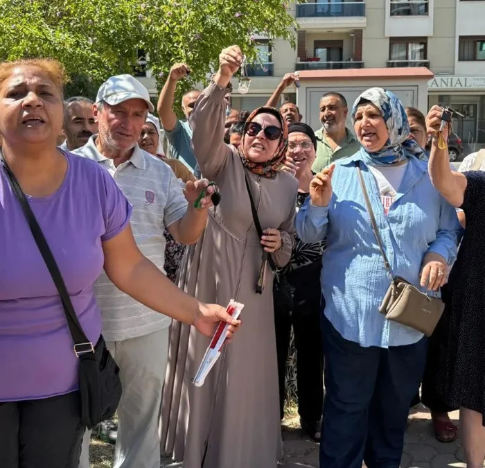 İzmir'de kentsel dönüşüm tepkisi: "Evlerimizi istiyoruz"