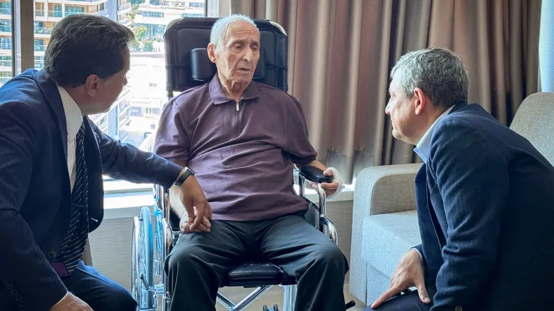 Özgür Özel'den Hikmet Çetin'e ziyaret