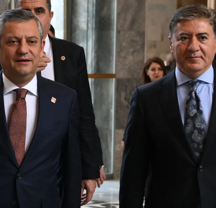CHP'li Murat Emir'den eleştirilere yanıt: "Yaslandıkları yer saraydır"