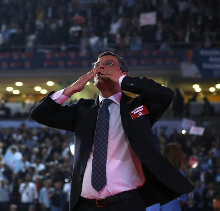 Özgür Özel 'Yeni Parti' kuruluş başvurusunu yaptı