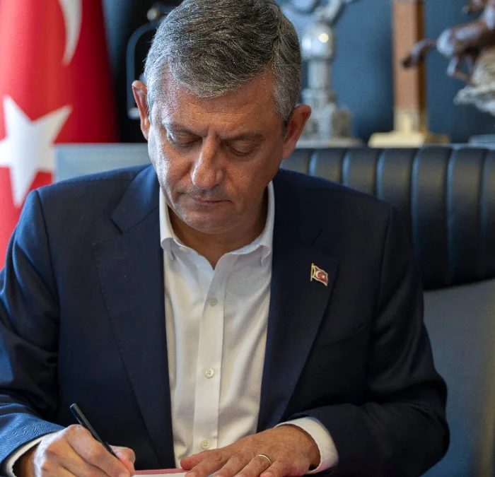 Özgür Özel, Yeni Parti'nin Genel Başkanı seçildi