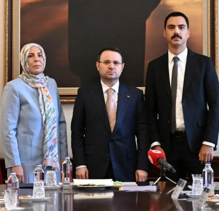 Adalet Bakanı Gürlek Muhsin Yazıcıoğlu'nun ailesiyle görüştü