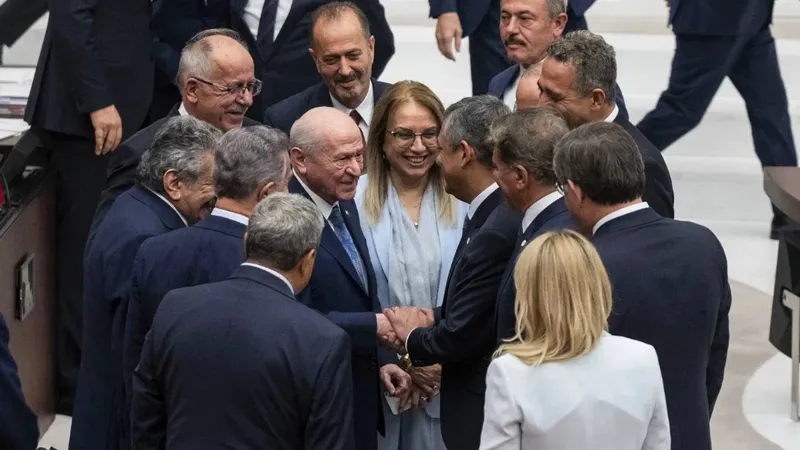 Bahçeli ile Özel arasında dikkat çeken diyalog: “Bir gecede 91 milletvekiline nasıl ulaştınız?”