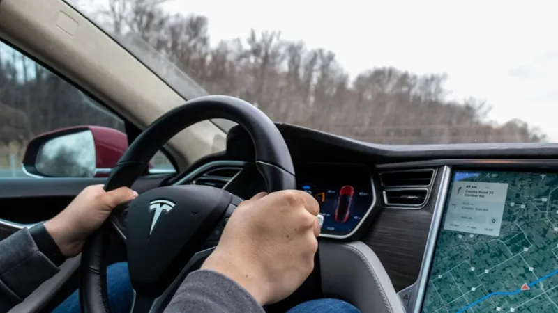 Tesla, Avrupa'da otonom sürüş onayı için güvenlik verilerini paylaştı
