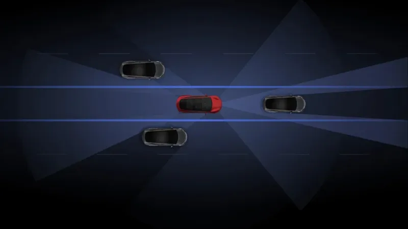 Tesla manuel sürüşte otonom çarpışma kaçınma sistemini devreye aldı