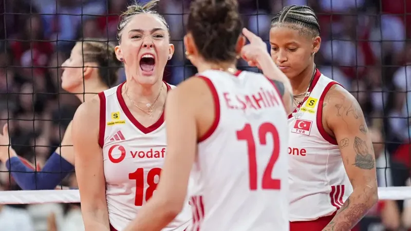 Filenin Sultanları Avrupa’nın zirvesinde: İtalya’yı 3-2 yendiler