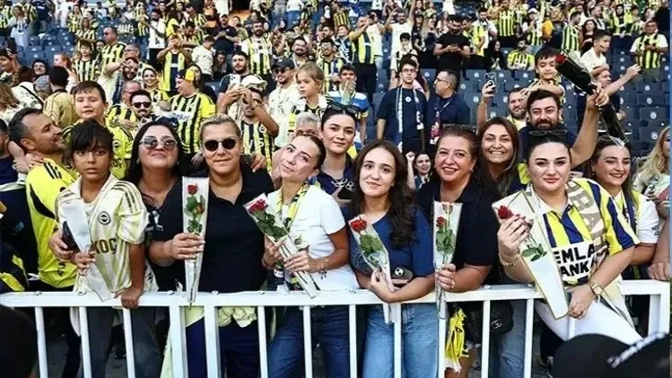Fenerbahçeli kadınlar locada ağırlandı