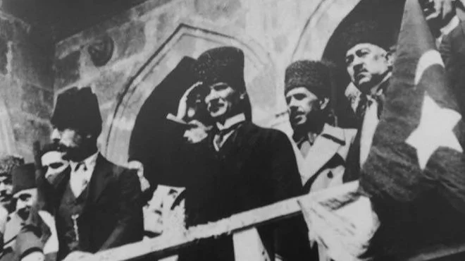 Nesilden nesile büyüyen Cumhuriyet 103. yılını kutluyor