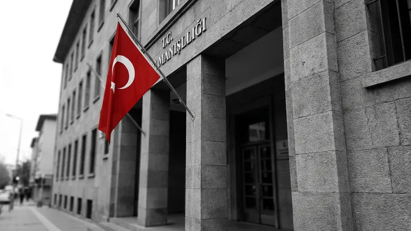 12 İlde Organize Suç Operasyonu: 50 Kamu Görevlisi ve Avukat Gözaltında