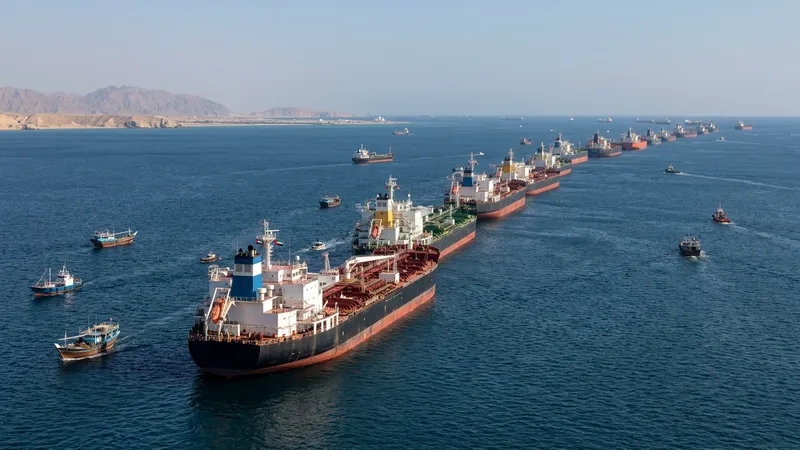 إيران والولايات المتحدة تتبادلان التصريحات حول السيطرة على مضيق هرمز