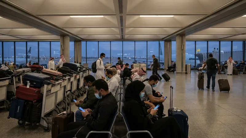 Australia warns travelers after King Khalid airport strikes