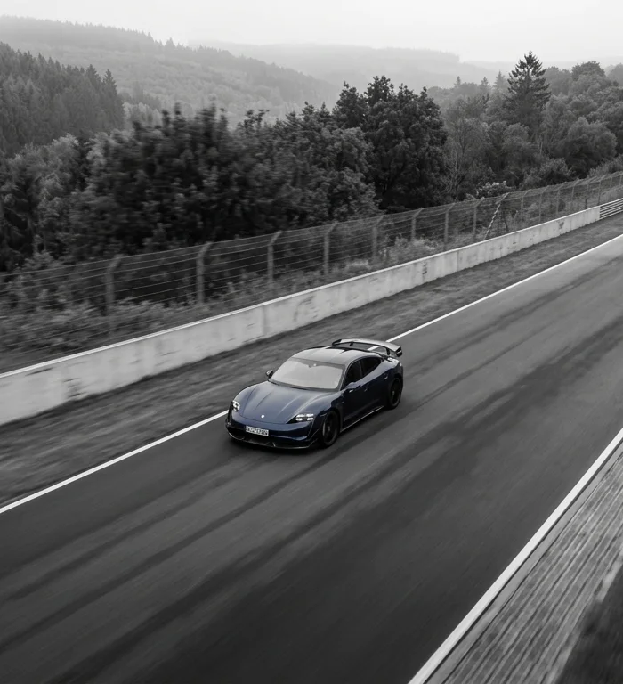 Porsche Taycan Turbo GT, Manthey Kiti ile Nürburgring’de yeni tur rekoru kırdı