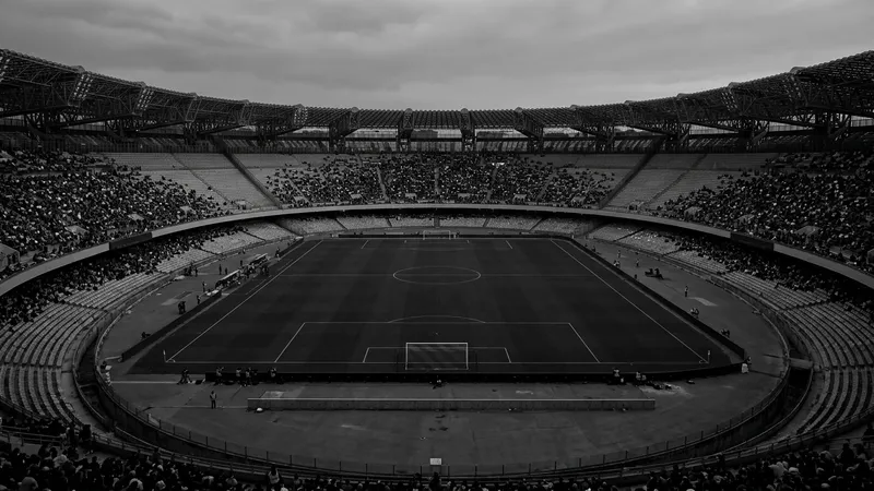Napoli-Bologna Maçı: Şampiyonlar Ligi Hedefi ve İkinci Sıra Mücadelesi