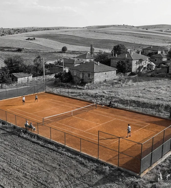 Sarıbal köyünde tenis yükseliyor: Çiftlikten korta
