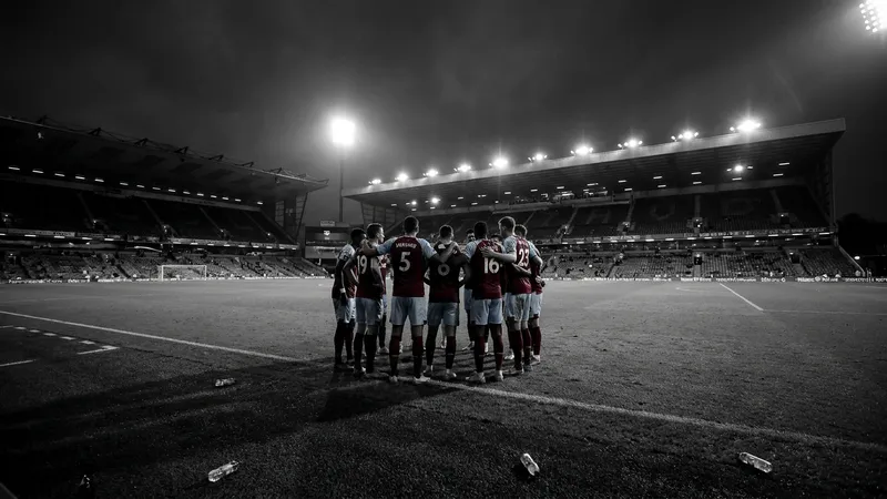 Aston Villa Şampiyonlar Ligi'ni Garantiledi