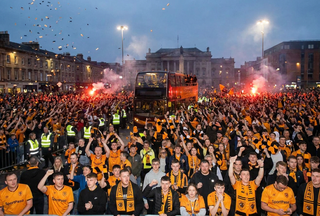 Hull City Premier Lig'e Döndü: Şampiyonluk Kutlamaları Başladı