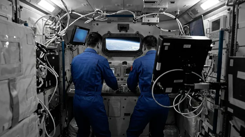 Çinli Taykonotlar Tiangong İstasyonu'nda Göreve Başladı
