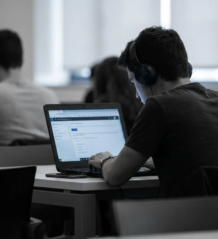 Vodafone Yaz Kampüsü: Üniversitelilere 15-25 Haziran’da online eğitim