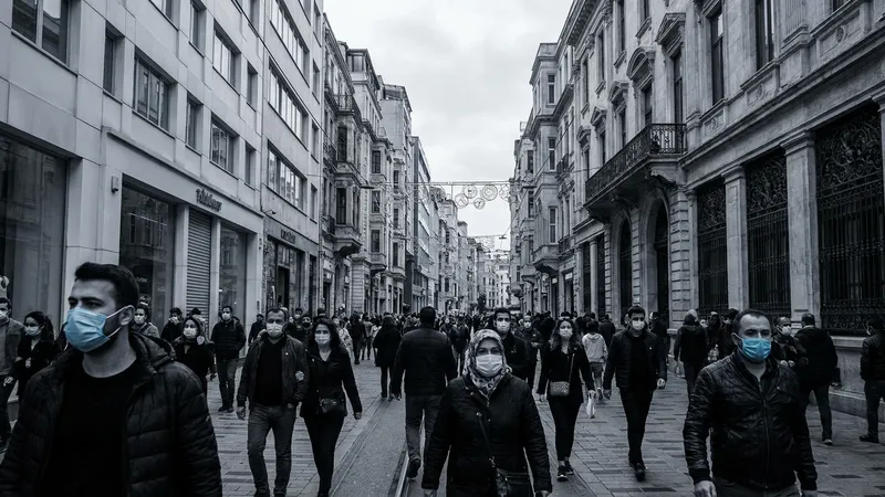 Türkiye’de Covid-19 vakaları artıyor, yeni kısıtlamalar gündemde