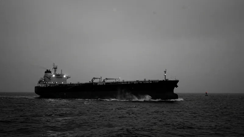 Umman Açıklarındaki Tanker Olayı Sonrası Petrol Fiyatları