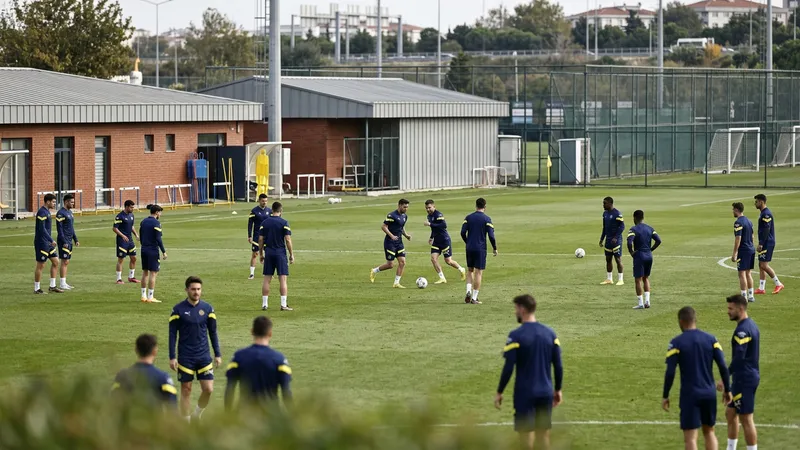 Fenerbahçe'nin Rizespor Kadrosu Açıklandı: Yandaş Geri Döndü