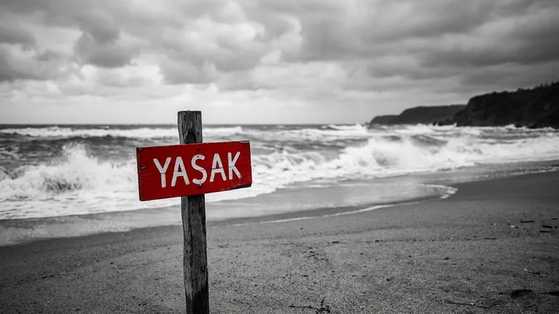 Kötü Hava Koşullarıyla Denize Giriş Yasaklandı
