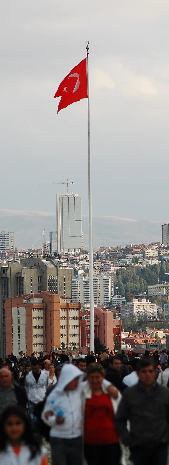 Türkiye anketi: AK Parti önde, CHP yakın takipte