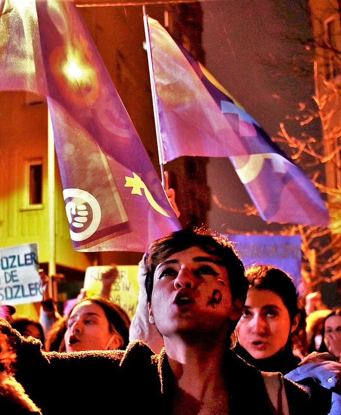 İstanbul Feminist Yürüyüşü: Kısıtlamalar ve Gözaltılar