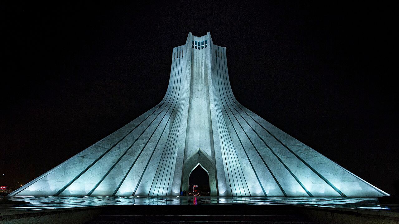 Iran Threatens Gulf Infrastructure Amid US Ultimatum