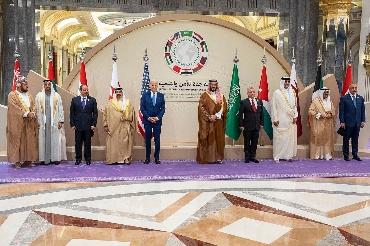 Middle East Pipelines Bypass Hormuz for Oil Exports