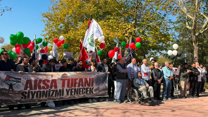 Sakarya Üniversitesi’nde yürüyüş: Kampüste atılan sloganlar tartışma yarattı
